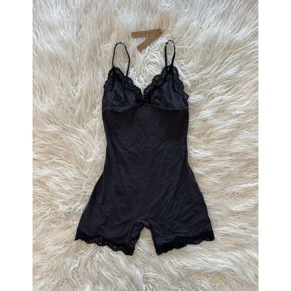 Skims Fits Everybody Lace Triangle Onesie Onyx Size Medium - Picture 4 of 12